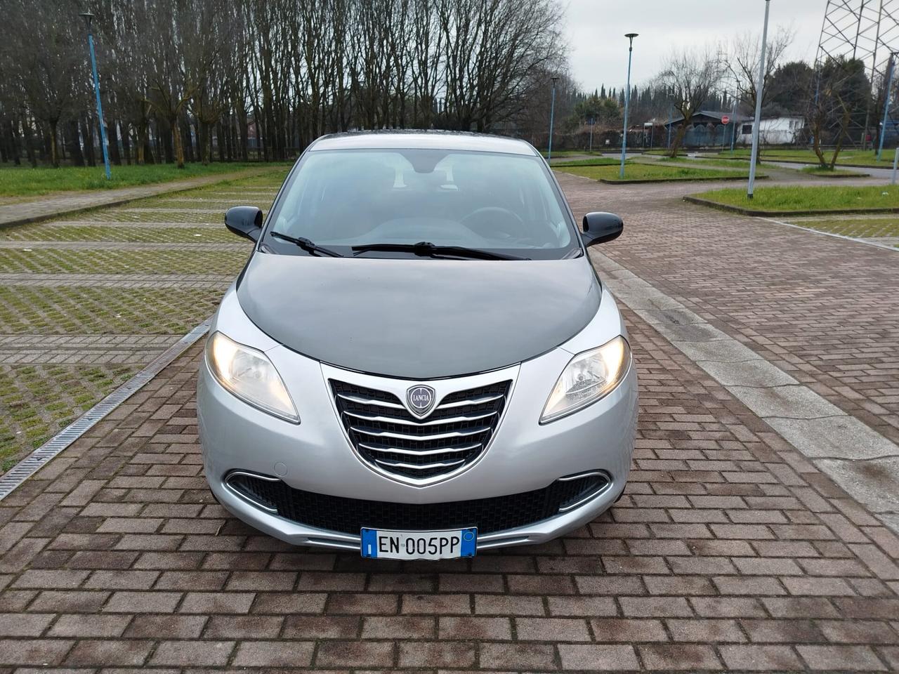 Lancia Ypsilon 1.2 69 CV Unyca