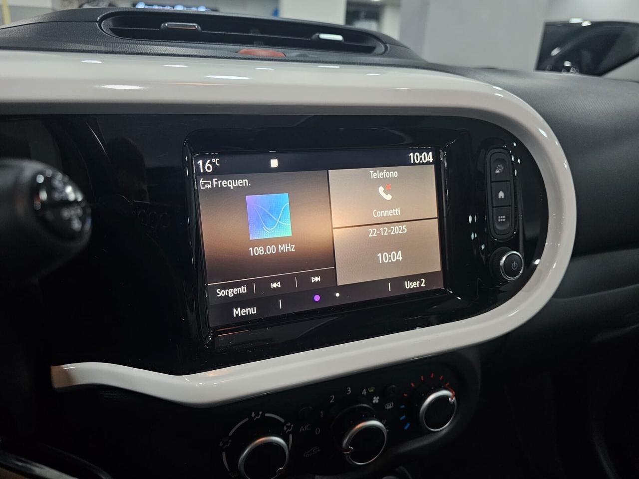 NUOVA RENAULT TWINGO INTENS SCe 1.0 BENZ 73CV