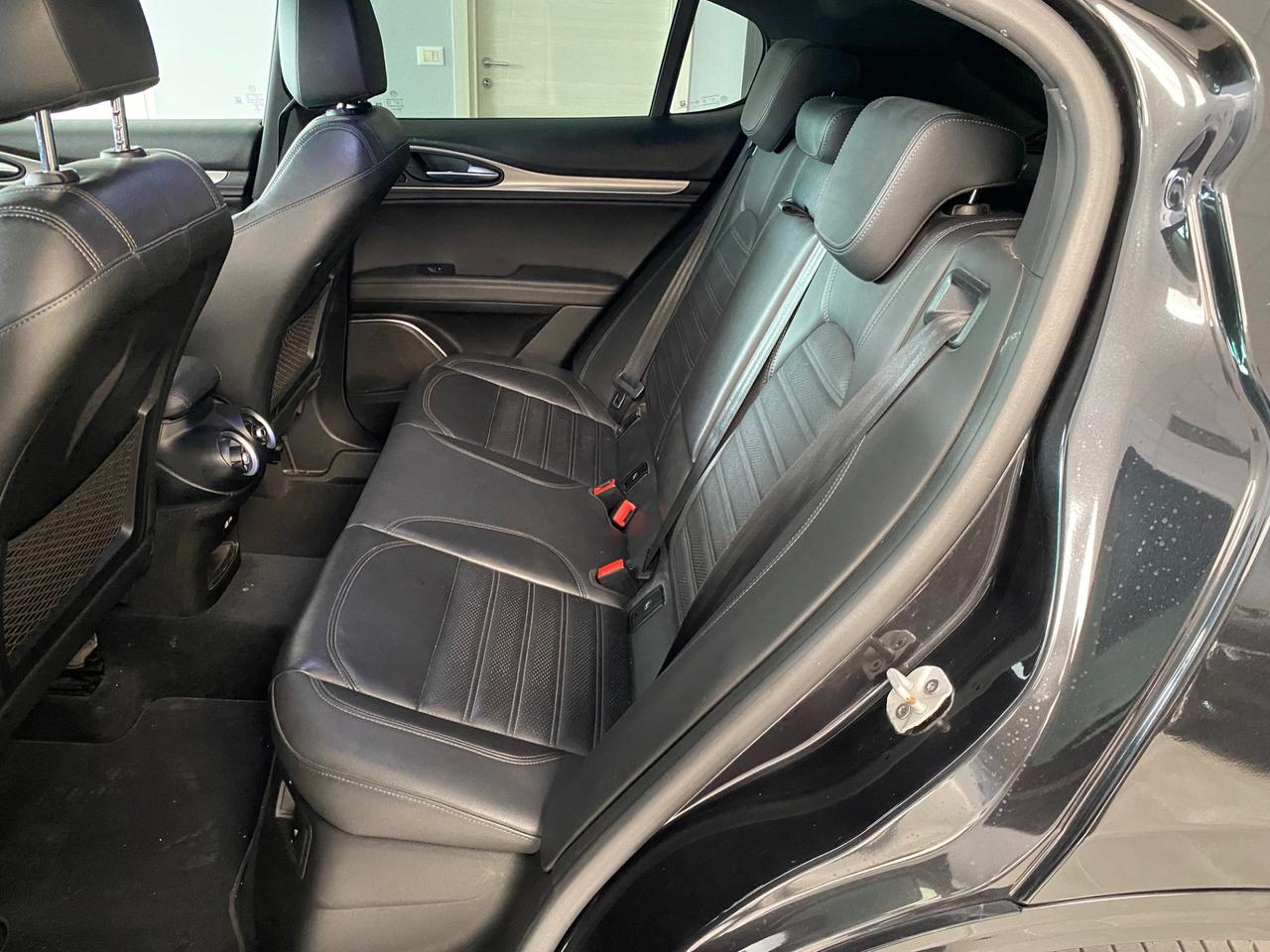 Alfa Romeo Stelvio BLACK EDITION 2.2 210 CV AT8 Q4 Veloce