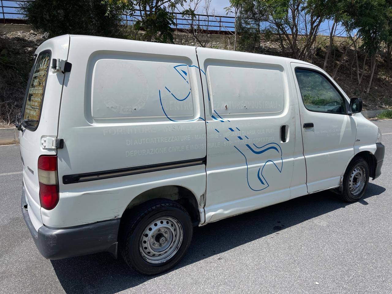 Toyota Hiace 2.5 D-4D Van