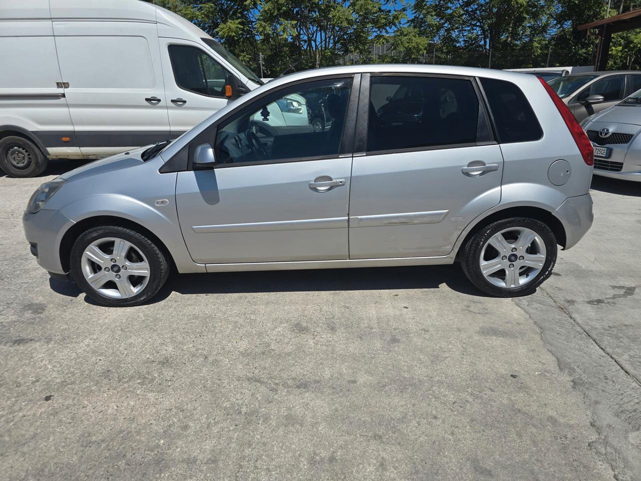 Ford Fiesta 1.2 16V 5p. Ghia