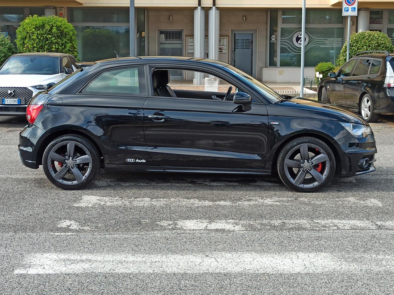 Audi A1 1.6 TDI 105 CV Attraction SLINE