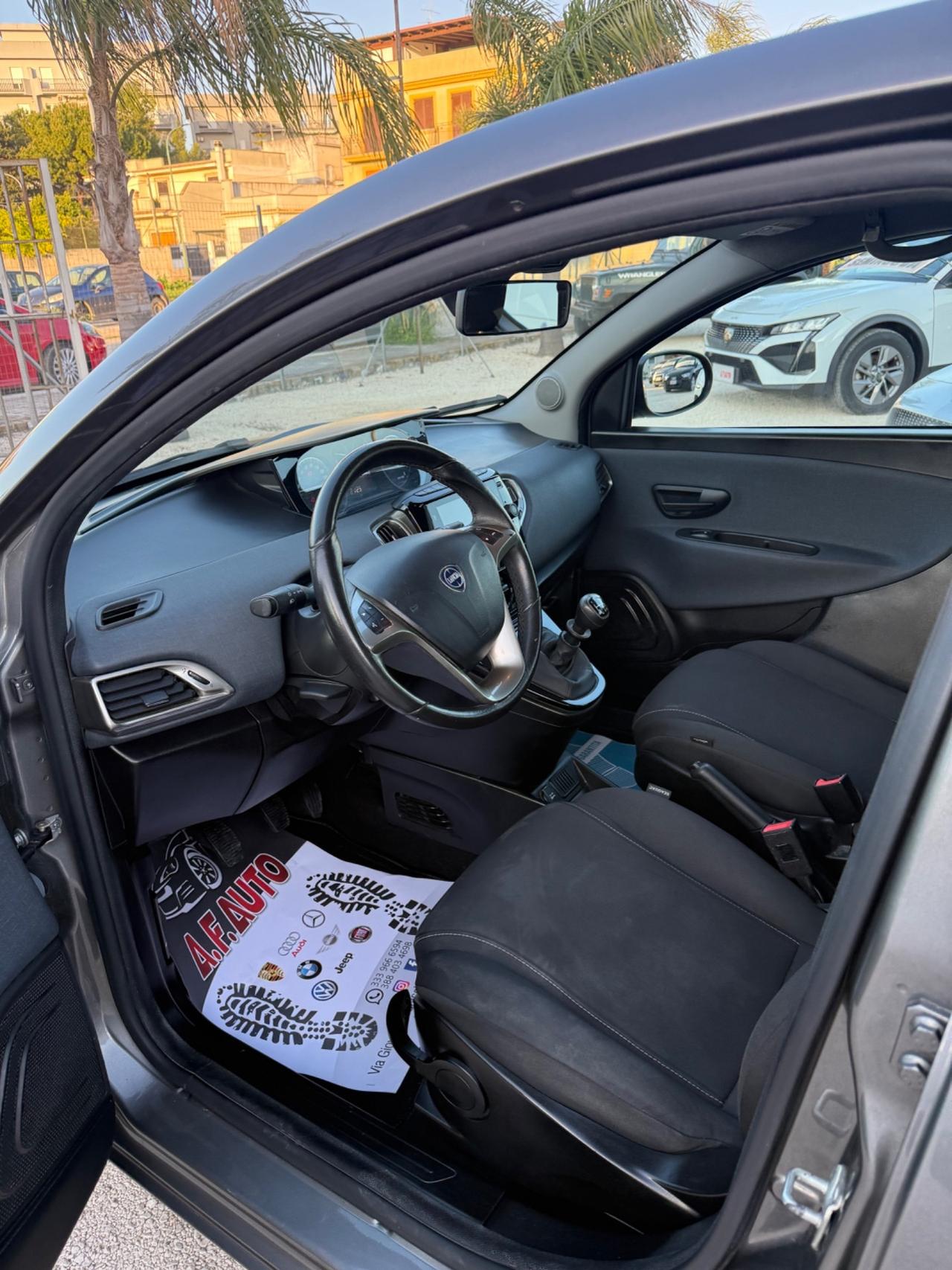 Lancia Ypsilon 1.0 FireFly 5 porte S&S Hybrid Gold