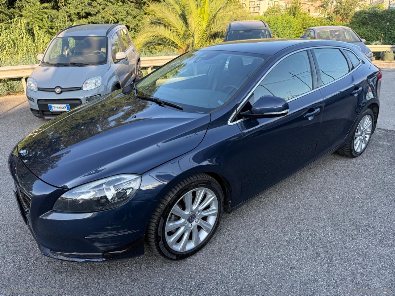 VOLVO V40 D2 1.6 Momentum