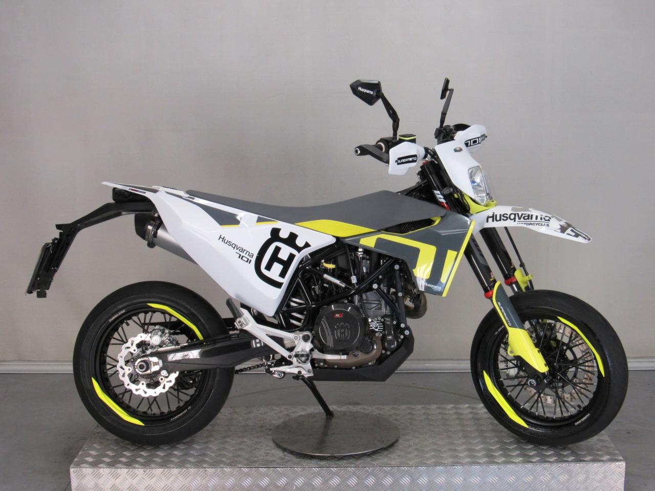 Husqvarna 701 Supermoto SUPERMOTO