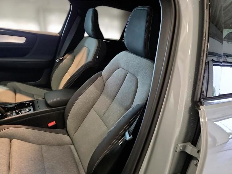 VOLVO XC40 B3 automatico Plus Dark