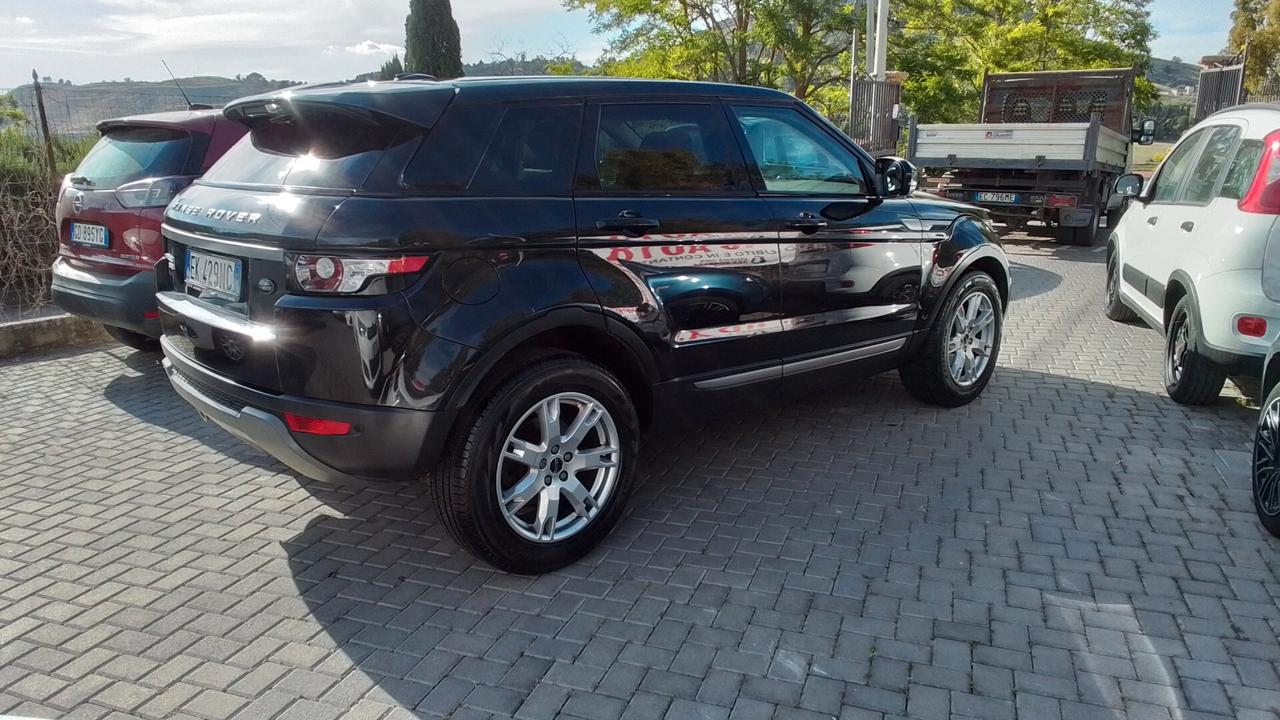Range Rover Evoque 2.2 TD4 5p. Pure