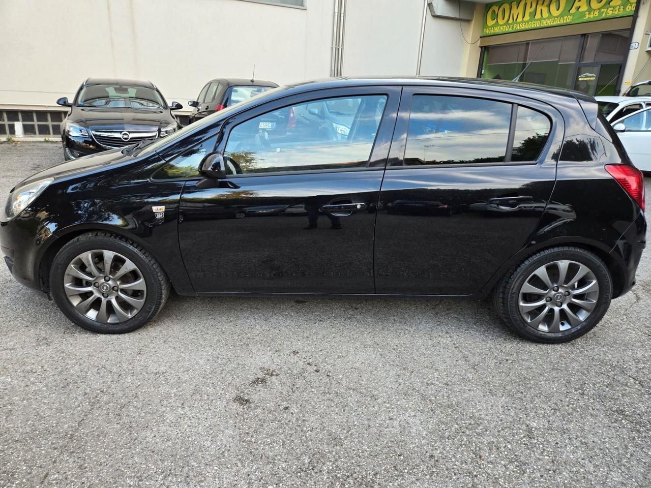 Opel Corsa 1.2 5 porte Cosmo Neopatentati