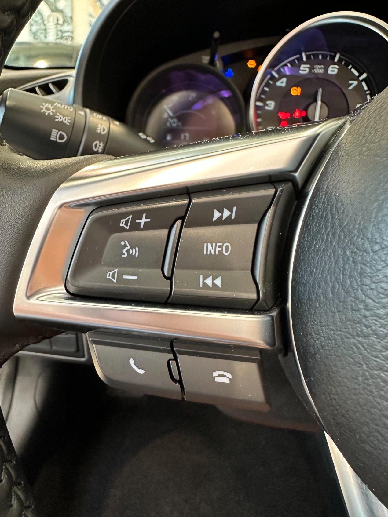 Fiat 124 Spider 1.4 m-air Lusso auto-LED-17"-Bose-Pelle-Keyless
