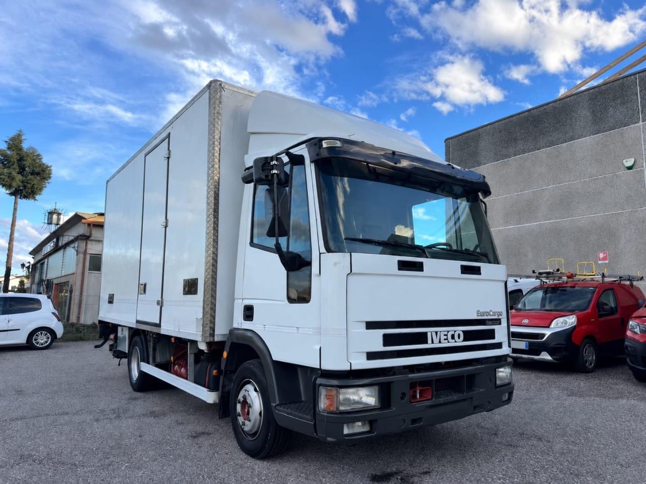 Iveco EUROCARGO 70Q SPONDA PEDANA IDRAULICA+PORTA LATERALE-6 CILINDRI-PORTATA 1800 KG