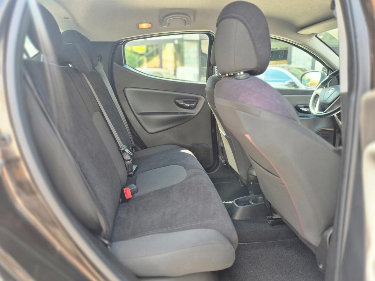 Lancia Ypsilon 1.2 69 CV / BENZ/ 5P /OK NEOPATENTATI