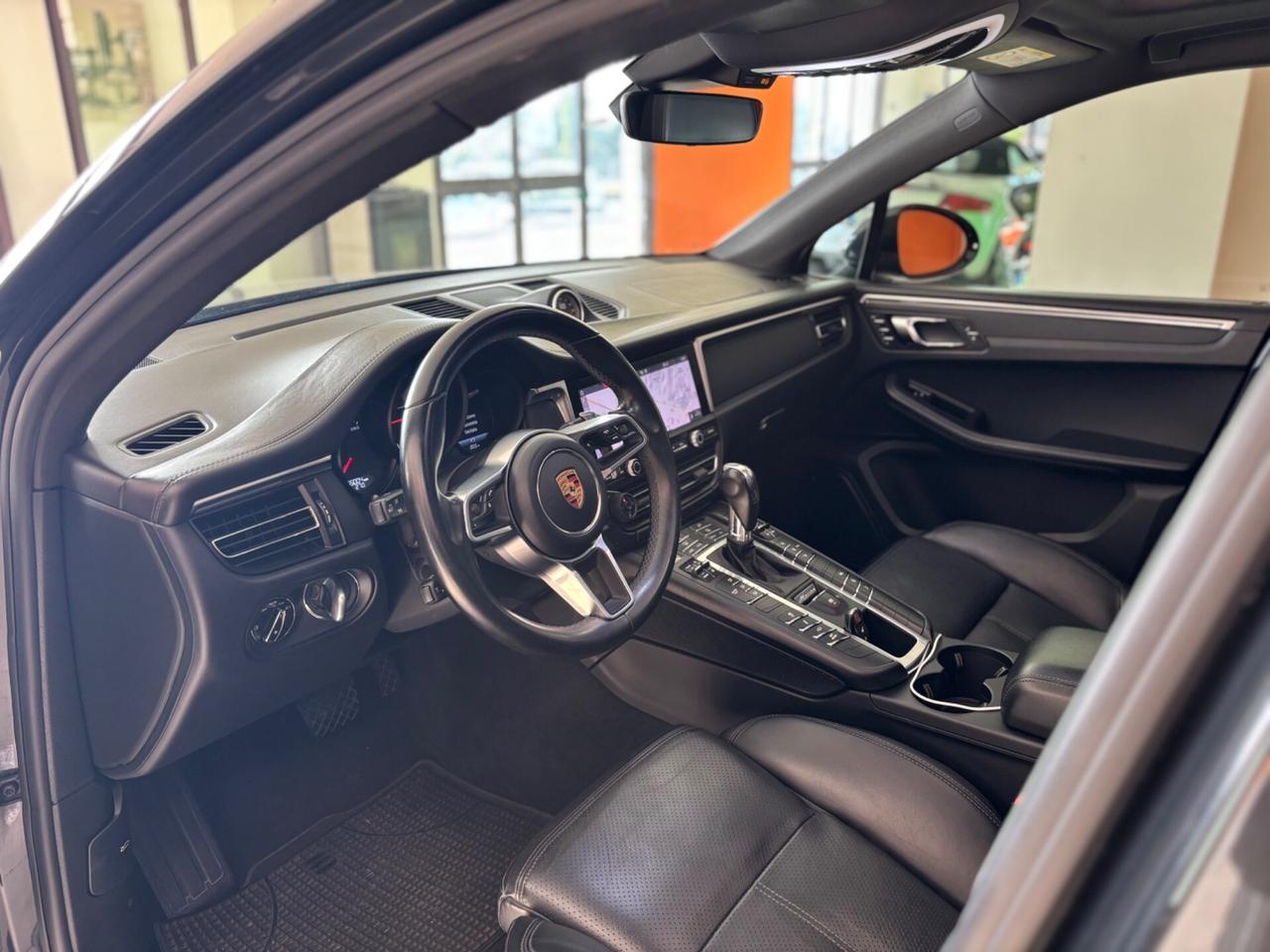 Porsche Macan 2.0 245 cv matrix-navi-tetto-pelle permute finanziamenti