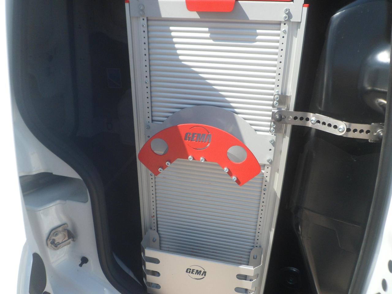 Ford Transit Courier furgone attrezzato