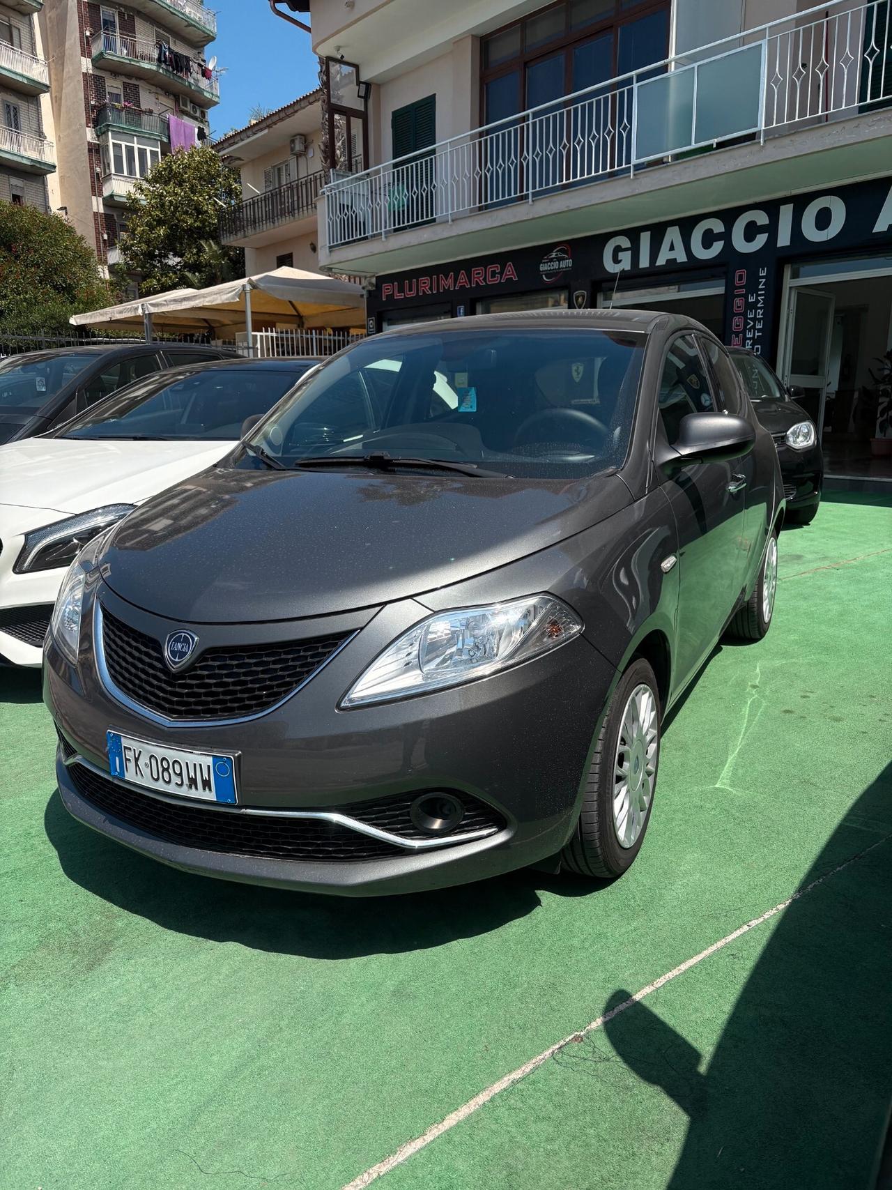 Lancia Ypsilon 1.2 69 CV 5 porte Silver