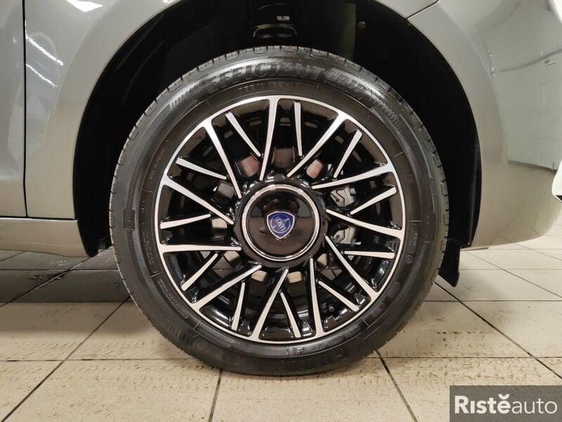 Lancia Ypsilon 1.0 FireFly 5 porte S&S Hybrid Platino