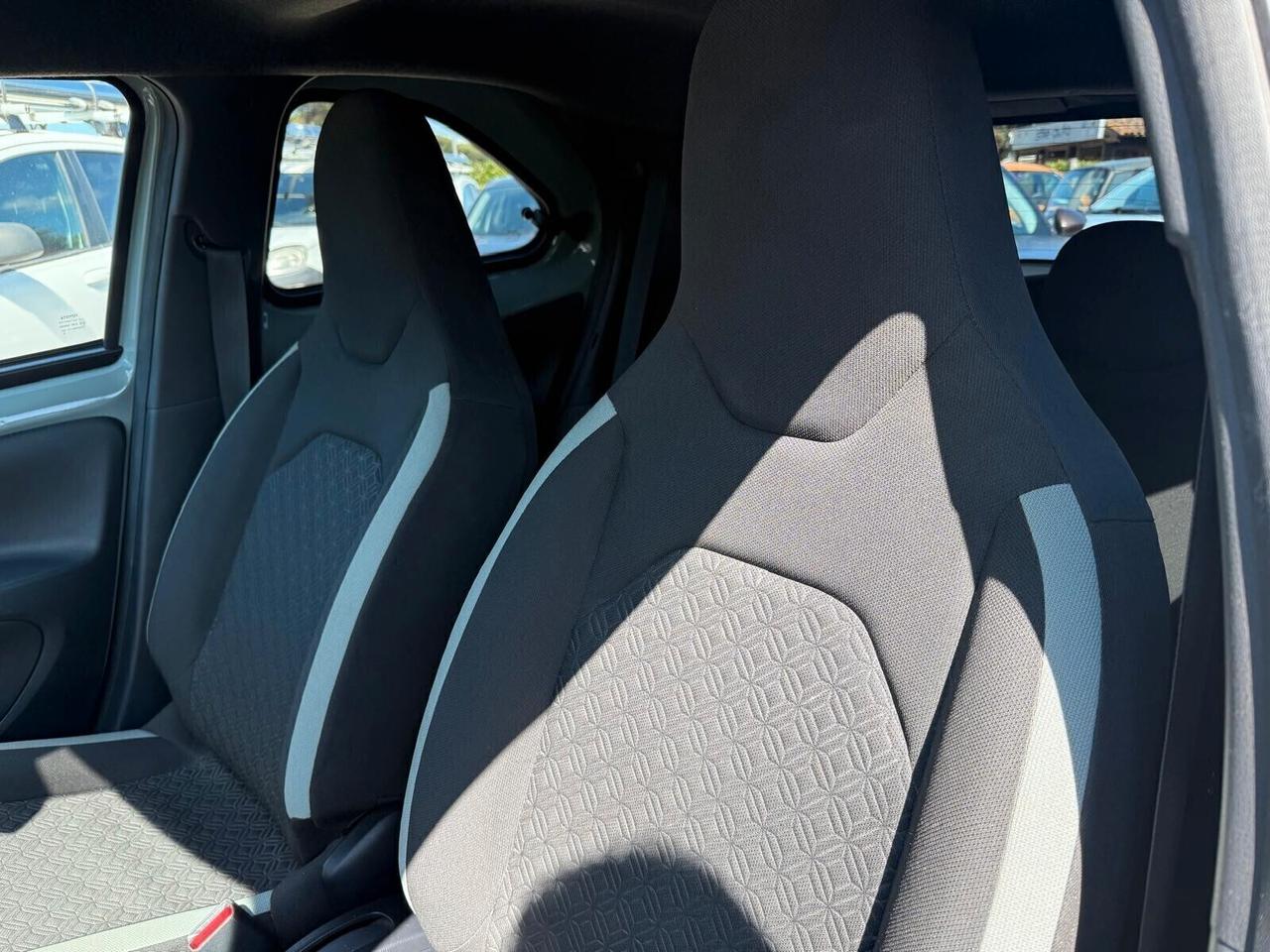 Toyota Aygo X 1.0 VVT-i 72 CV 5 porte Trend S-CVT ADATTA A NEO PATENTATI