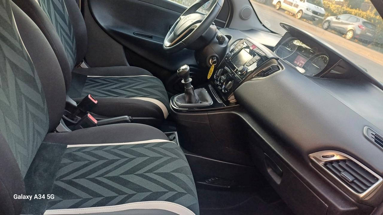 Lancia Ypsilon 1.2 69 CV 5 porte Platinum