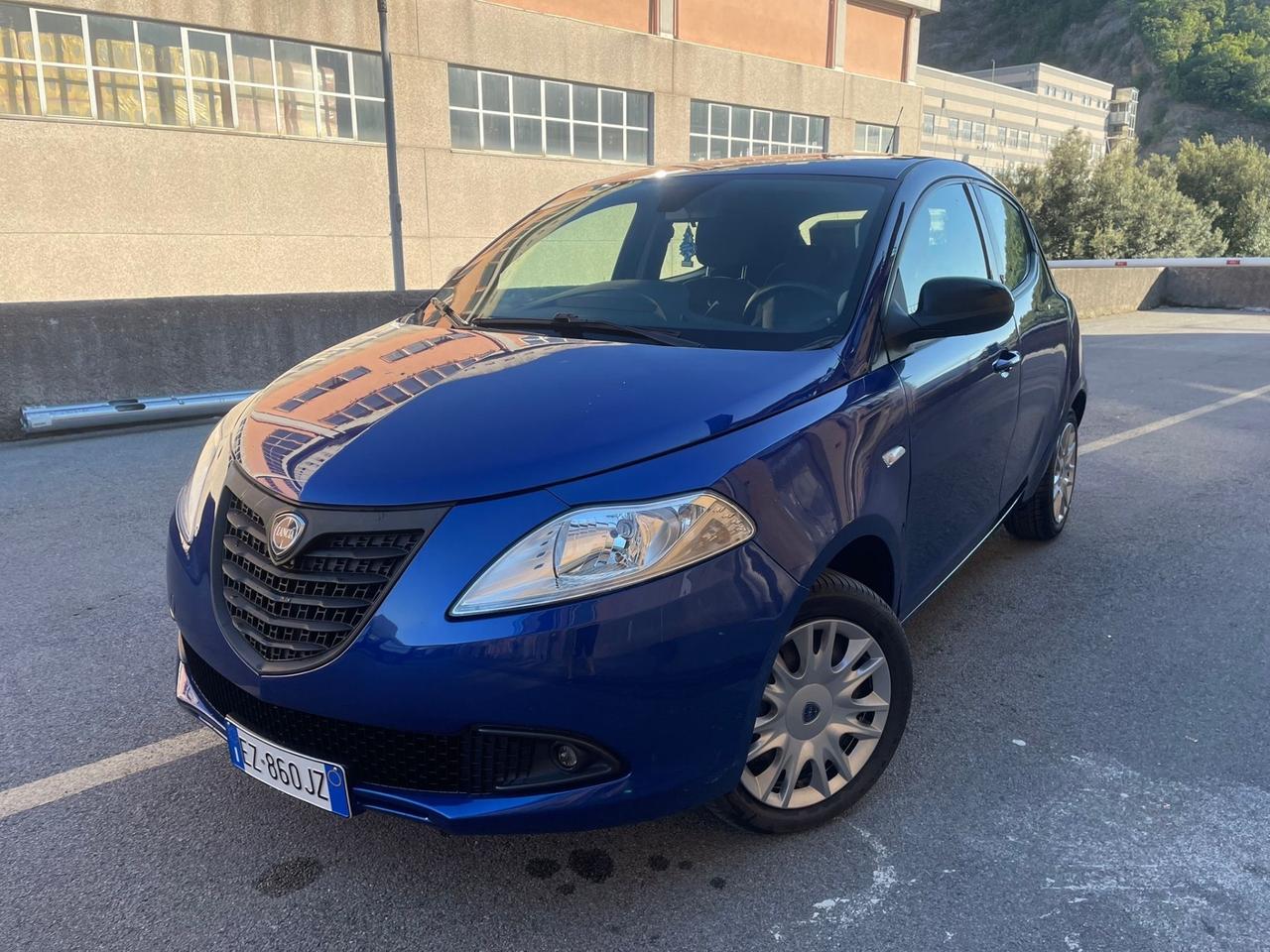 Lancia Ypsilon 1.2 69 CV 5 porte Silver