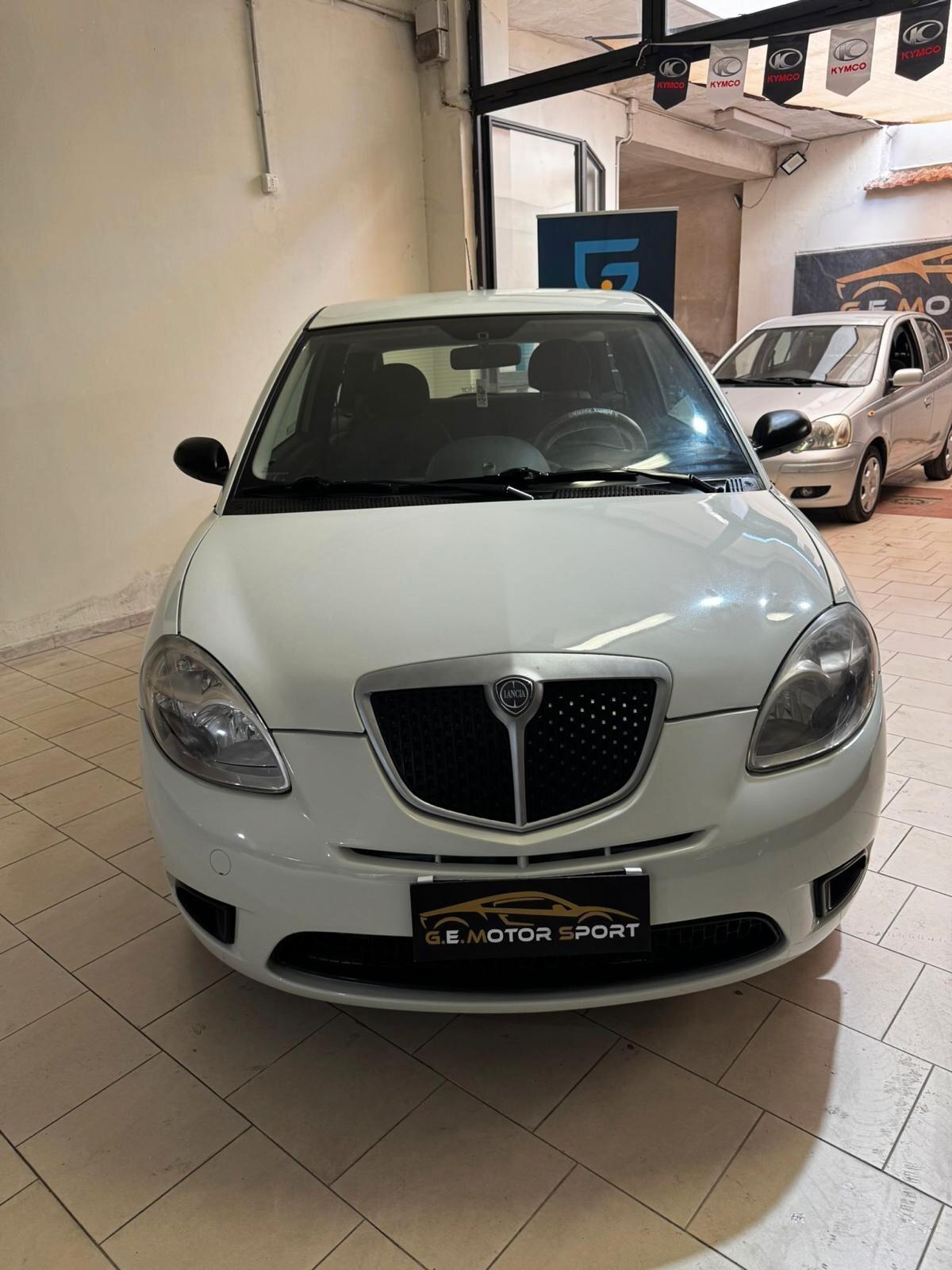 Lancia Ypsilon 1.4 Argento Ecochic GPL