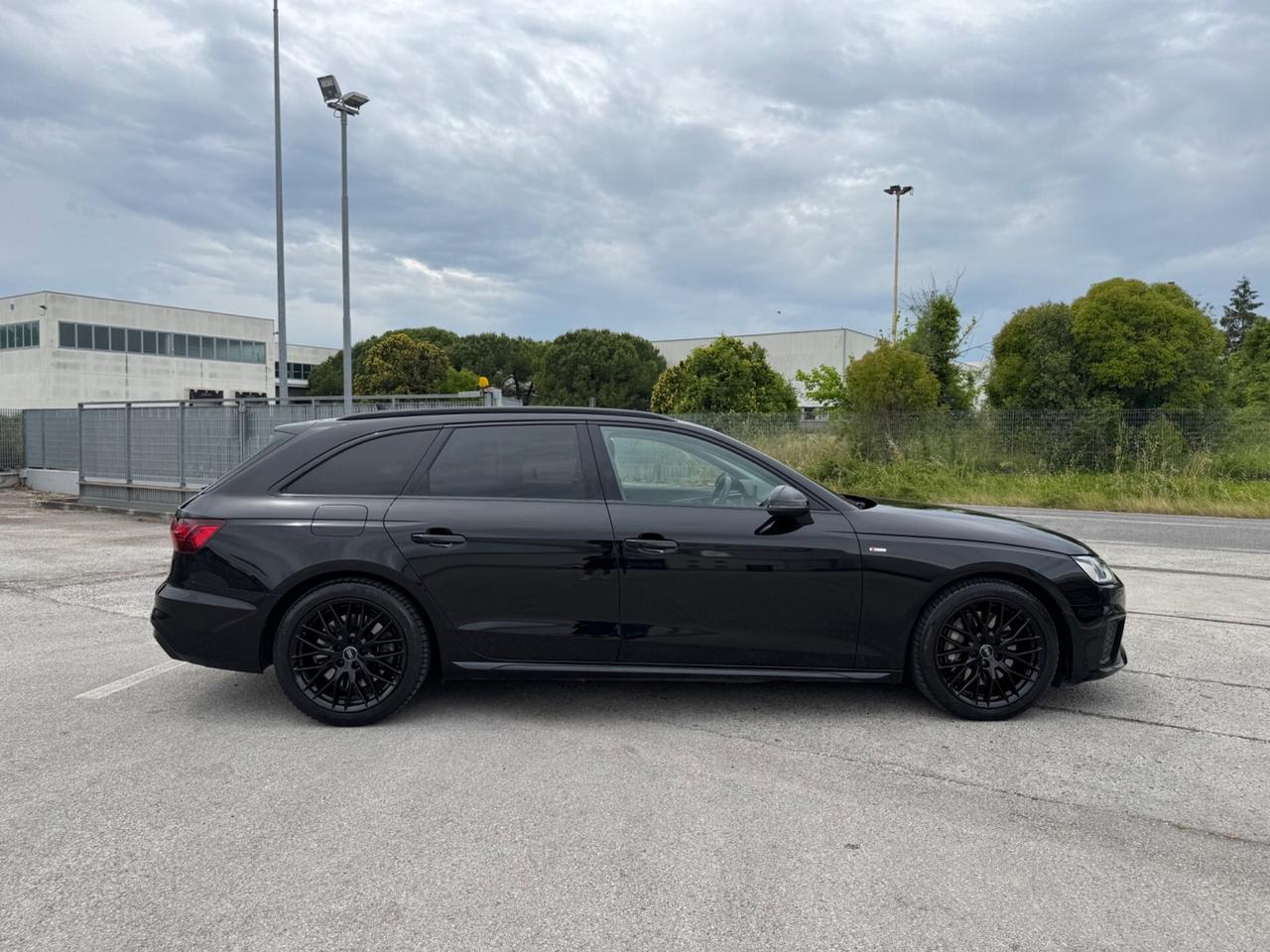 Audi A4 Avant 45 TFSI quattro S tronic S line edition
