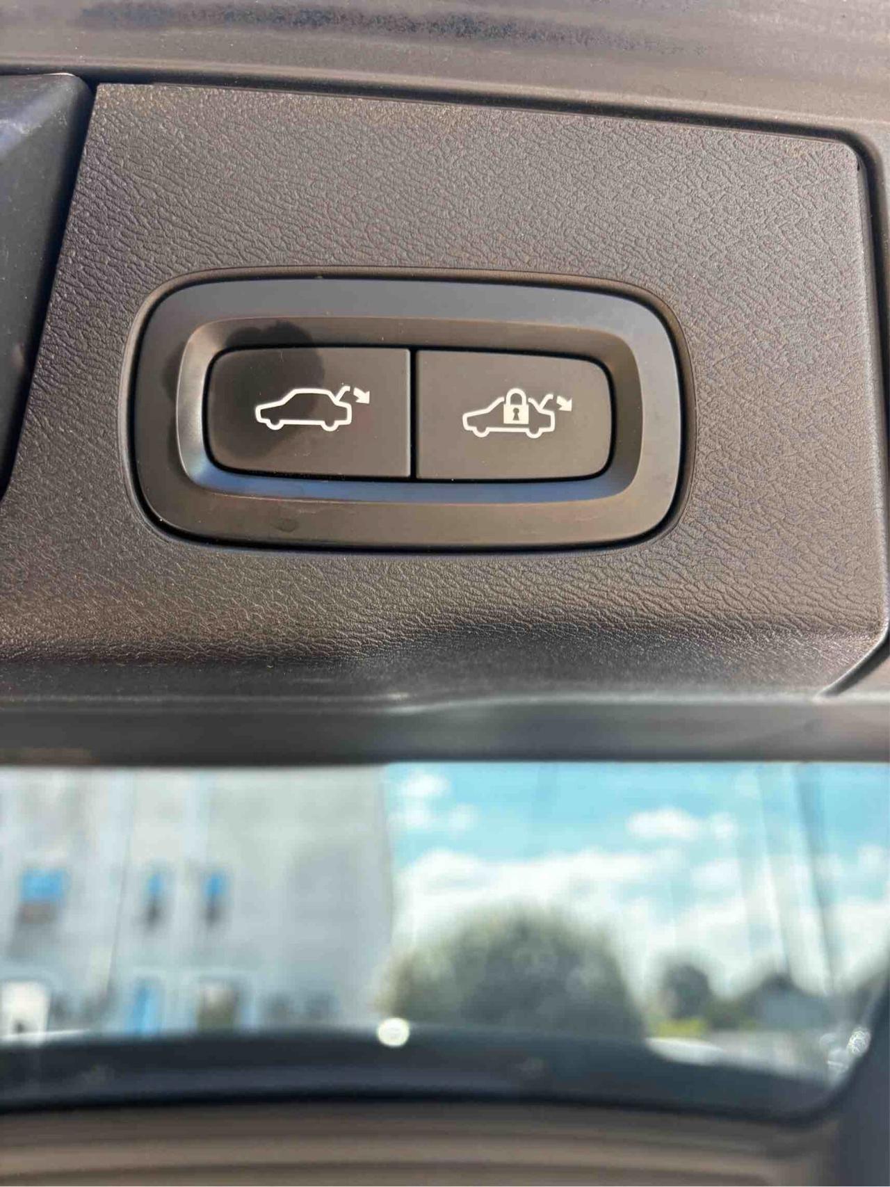 Volvo XC 60 XC60 B4 (d) AWD Geartronic Momentum Pro