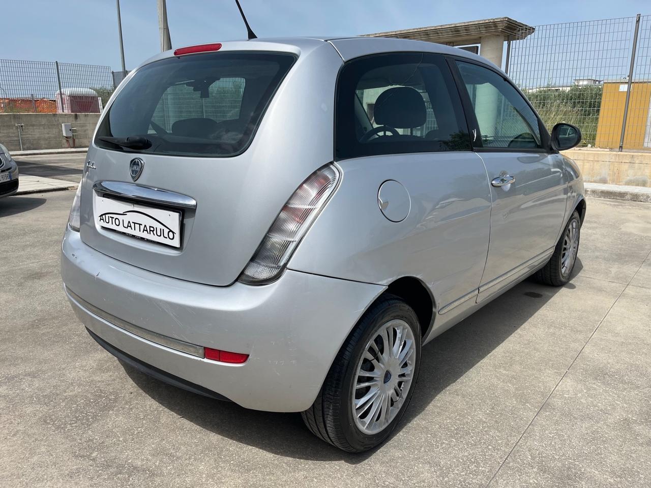 Lancia Ypsilon 1.2 69 CV Unyca