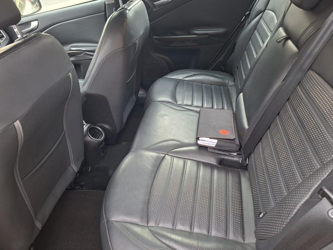 Alfa Romeo Giulietta 1.6 JTDm * 120 CV * Distinctive * Navi * Interni in pelle Quadrifoglio * Garantita 12 Mesi