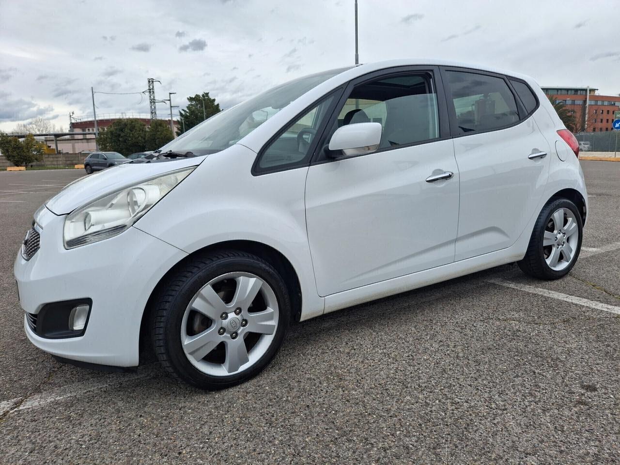Kia Venga 1.6 CRDi-**FULLOPTIONAL**