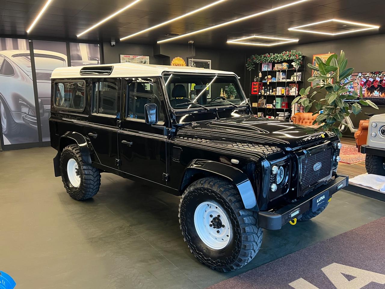 Land Rover Defender 110 2.4 TD4 Station Wagon SE