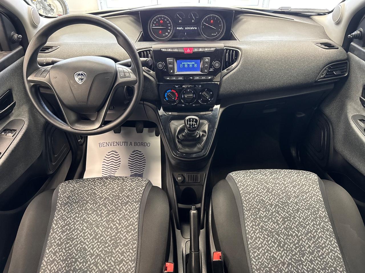 Lancia Ypsilon 1.0 FireFly 5 porte S&S Hybrid Ecochic Silver