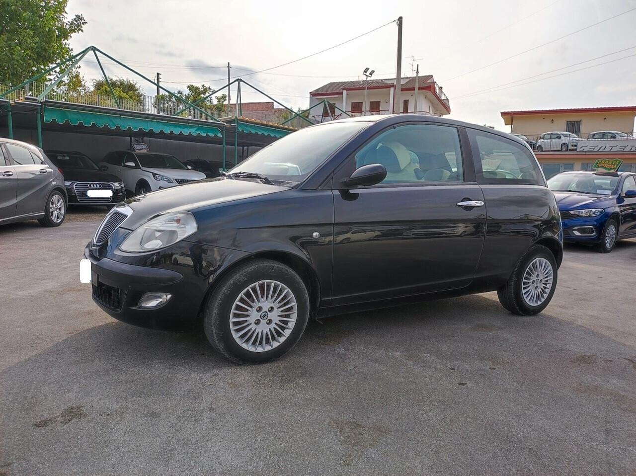 Lancia Ypsilon 1.3 MJT 75 CV Argento
