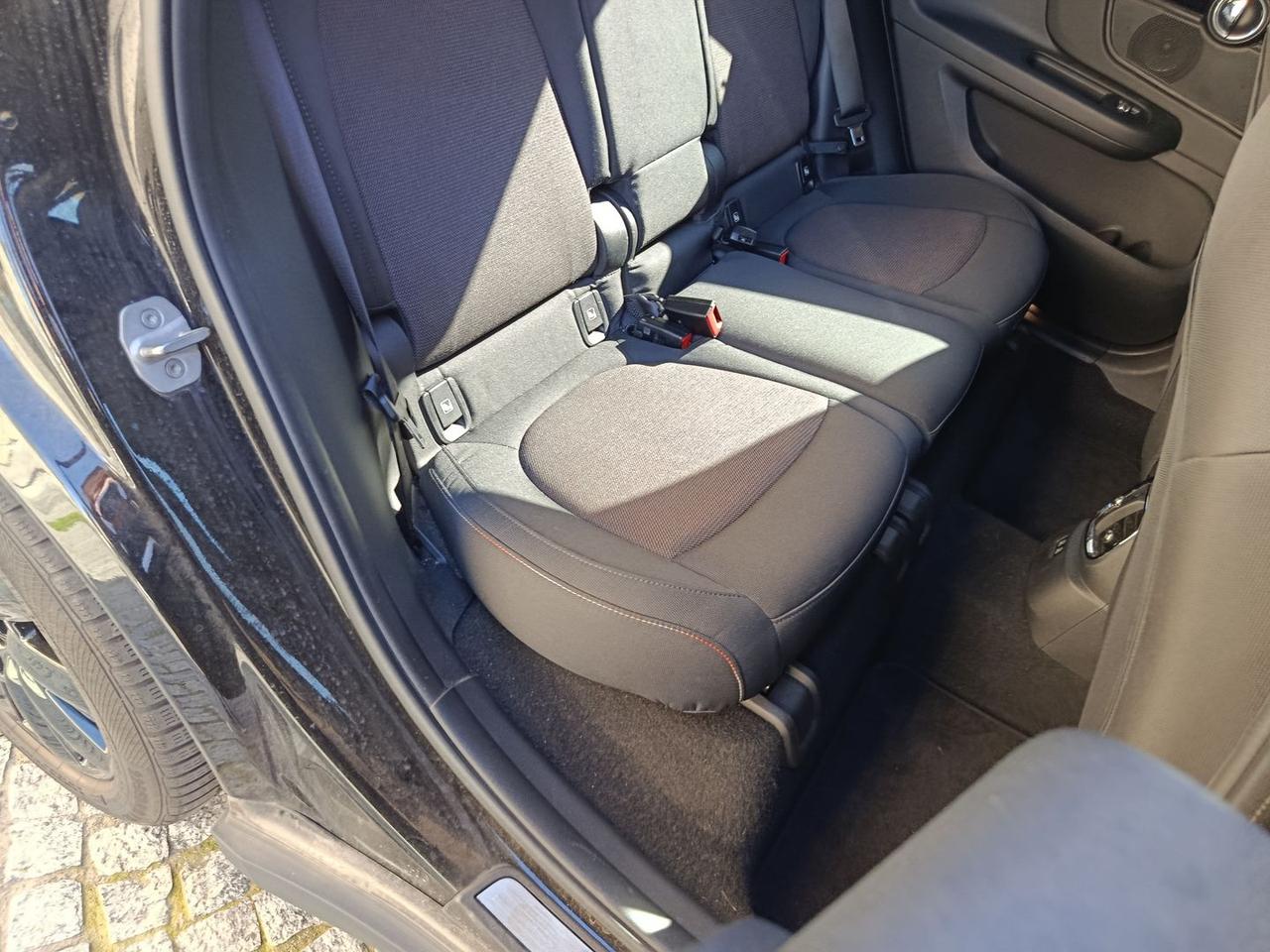 Mini Cooper Countryman Baker Street Edition #9408