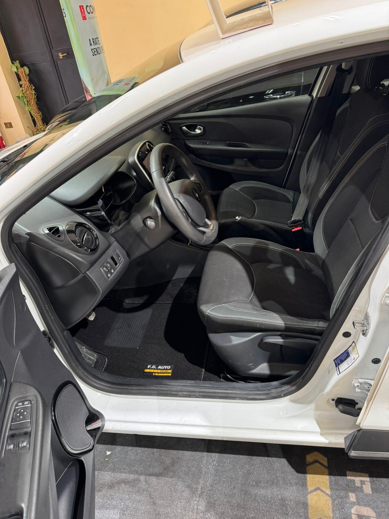 Renault Clio dCi 8V 75 CV 5 porte Moschino Intens