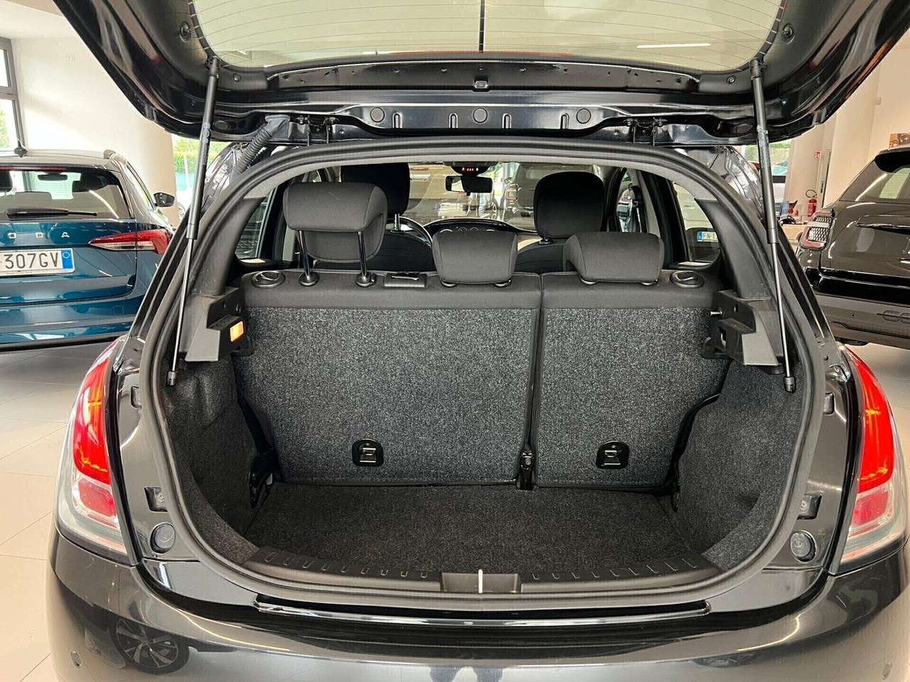 Lancia Ypsilon 1.0 FireFly 5 porte S&S Hybrid Silver