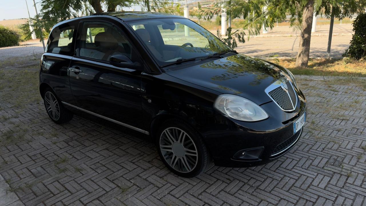 Lancia Ypsilon 1.3 MJT 90 CV Platino