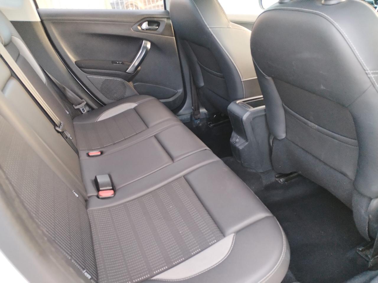 Peugeot 2008 BlueHDi 120 S&S Féline 2015