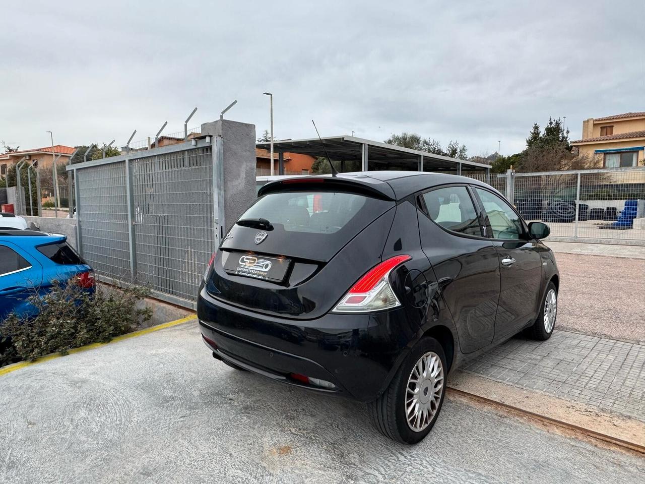 LANCIA YPSILON SILVER - NEOPATENTATI