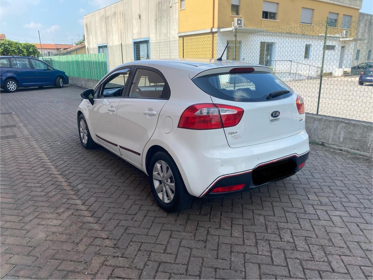 Kia Rio 1.1 CRDi 5p. Cool neopatentati