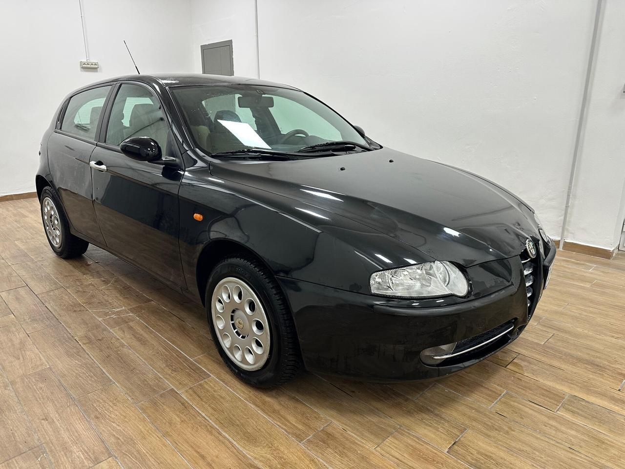 Alfa Romeo 147 1.6i 16V NEOPATENTATI