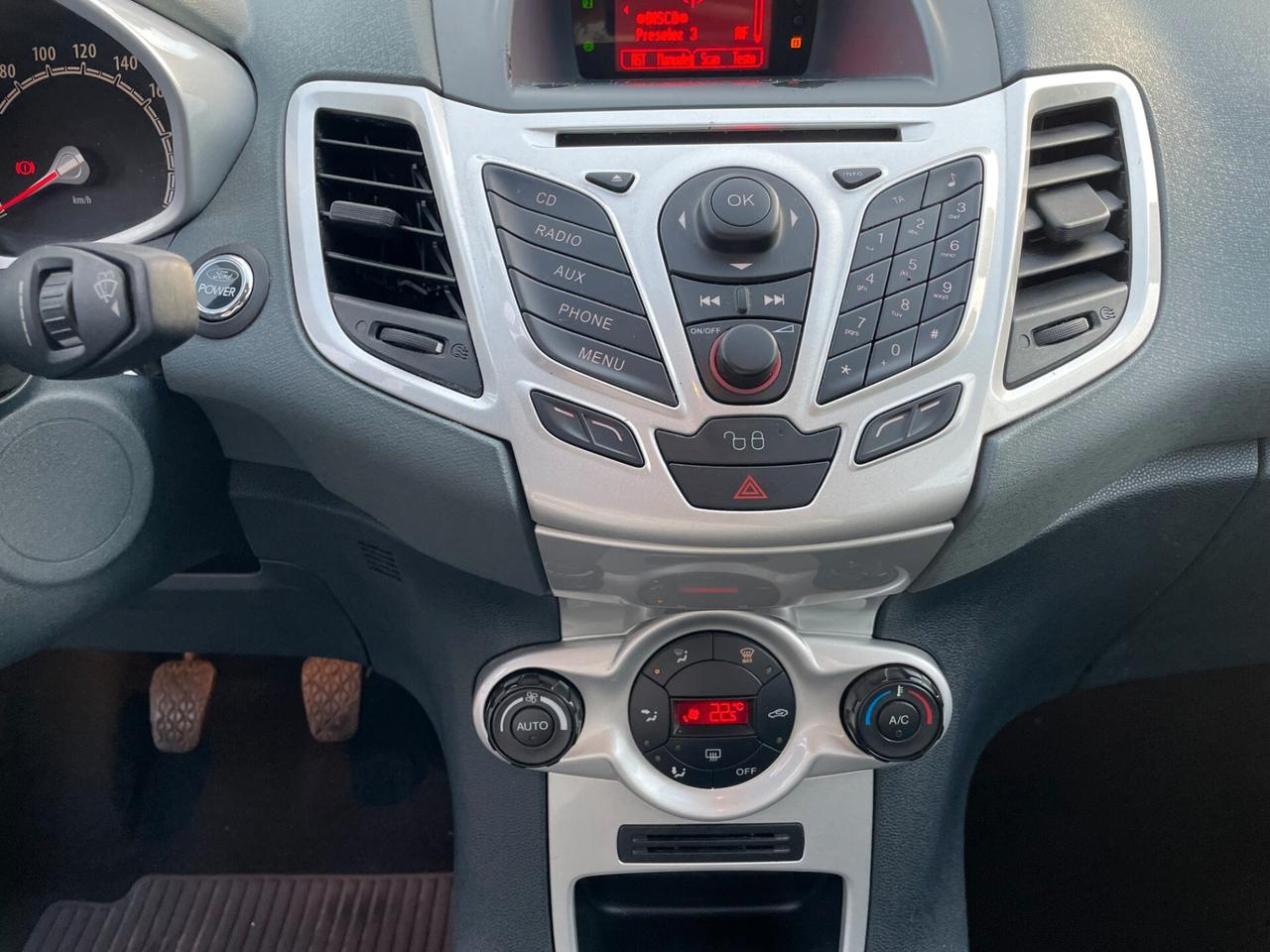 Ford Fiesta 1.2 82 CV 5 porte Titanium NEOPATENTATI KM REALI !!!