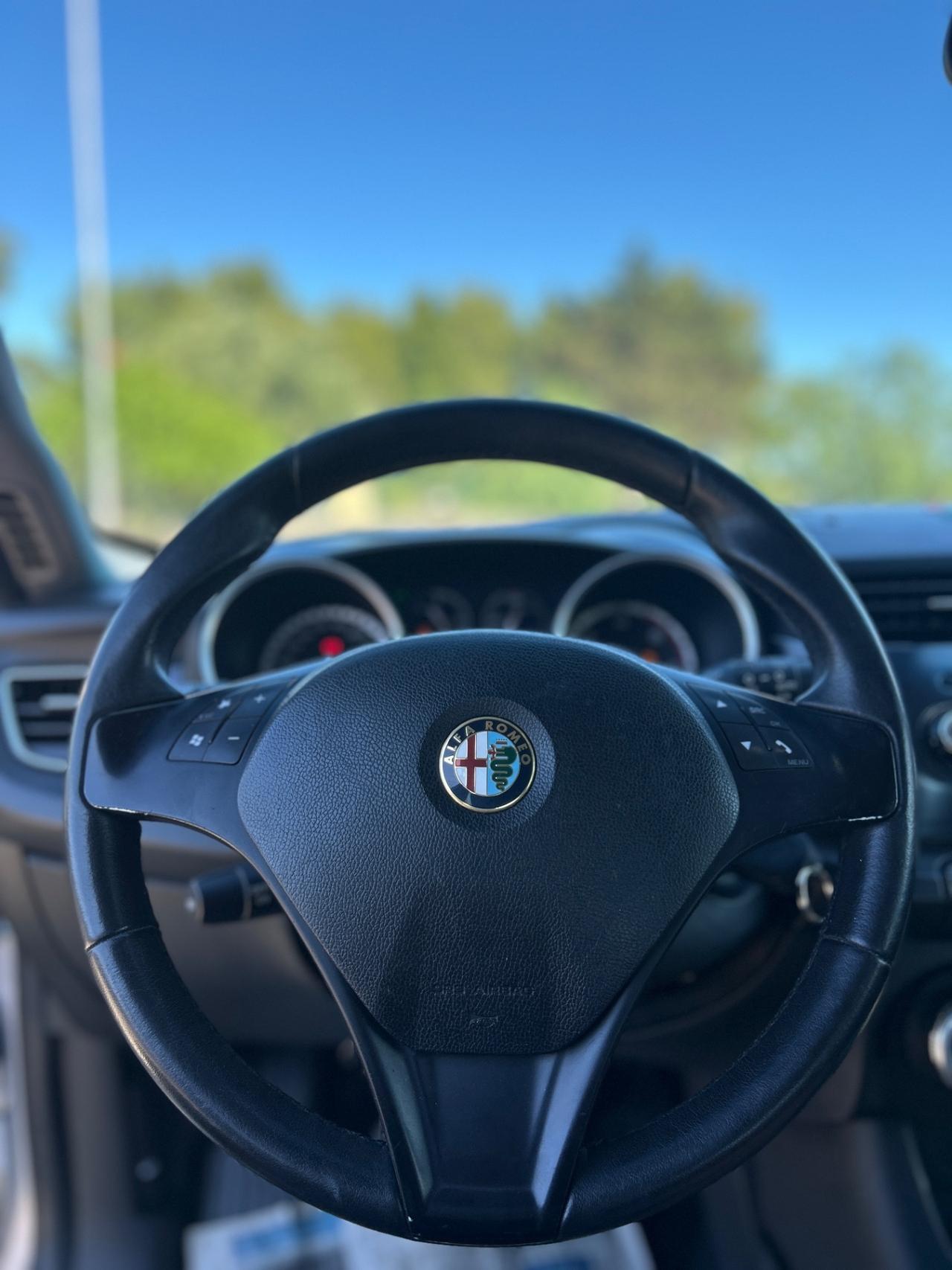 Alfa Romeo Giulietta 2.0 JTDm-2 140 CV Distinctive-2011