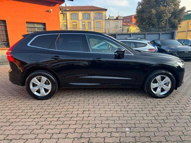 VOLVO XC60 B4(d) 197CV AUT. Mom.Core (AUTOCARRO N1)