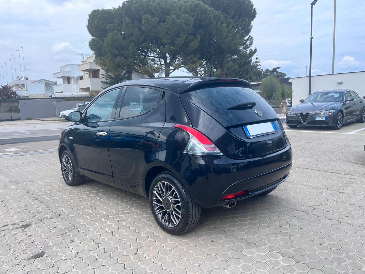 Lancia Ypsilon 1.0 FireFly 5 porte S&S Hybrid Gold