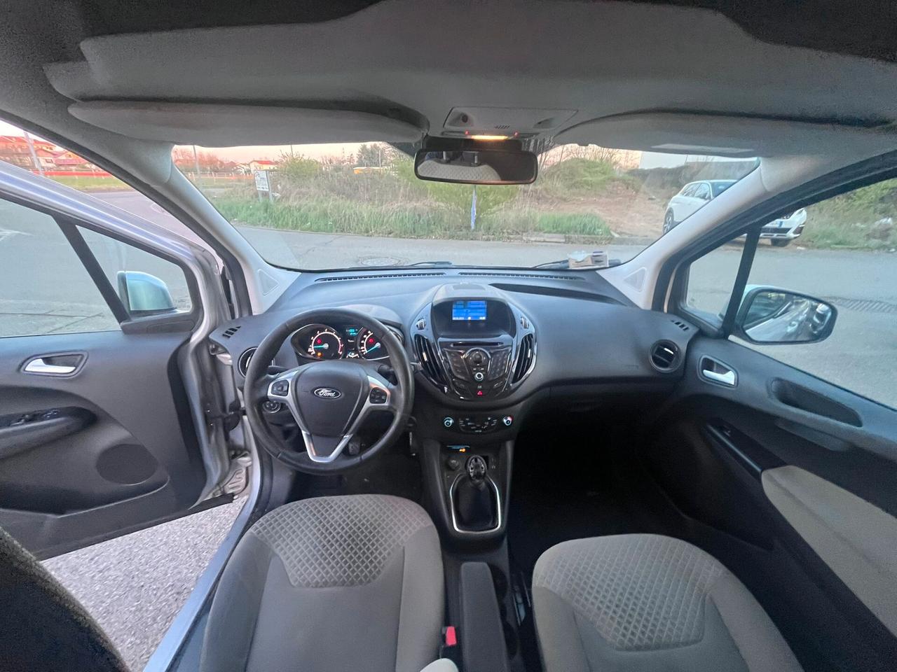 Ford Tourneo Courier 1.0 EcoBoost 100 CV Titanium