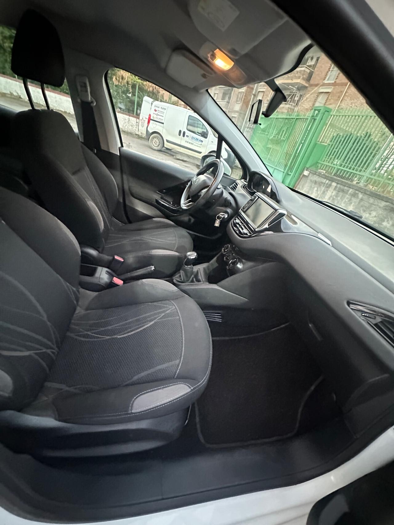 Peugeot 208 PureTech 82 5 porte Allure