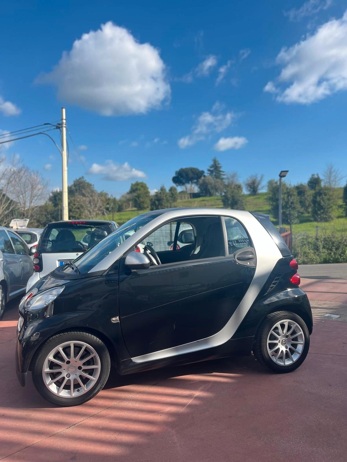 Smart ForTwo 52 kW MHD coupé White Tailor Made