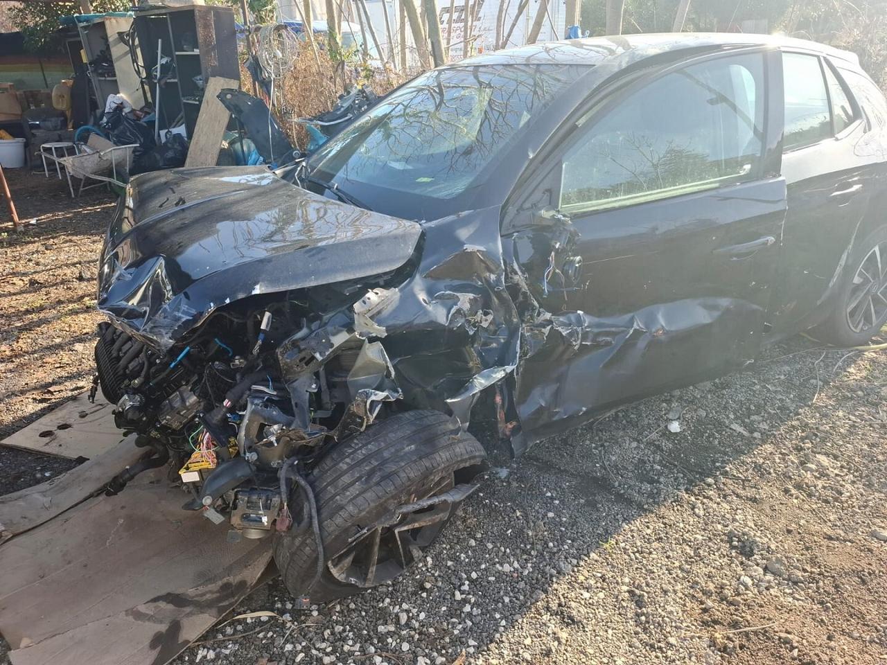 OPEL CORSA 6 SERIE 2024 EURO6E INCIDENTATA