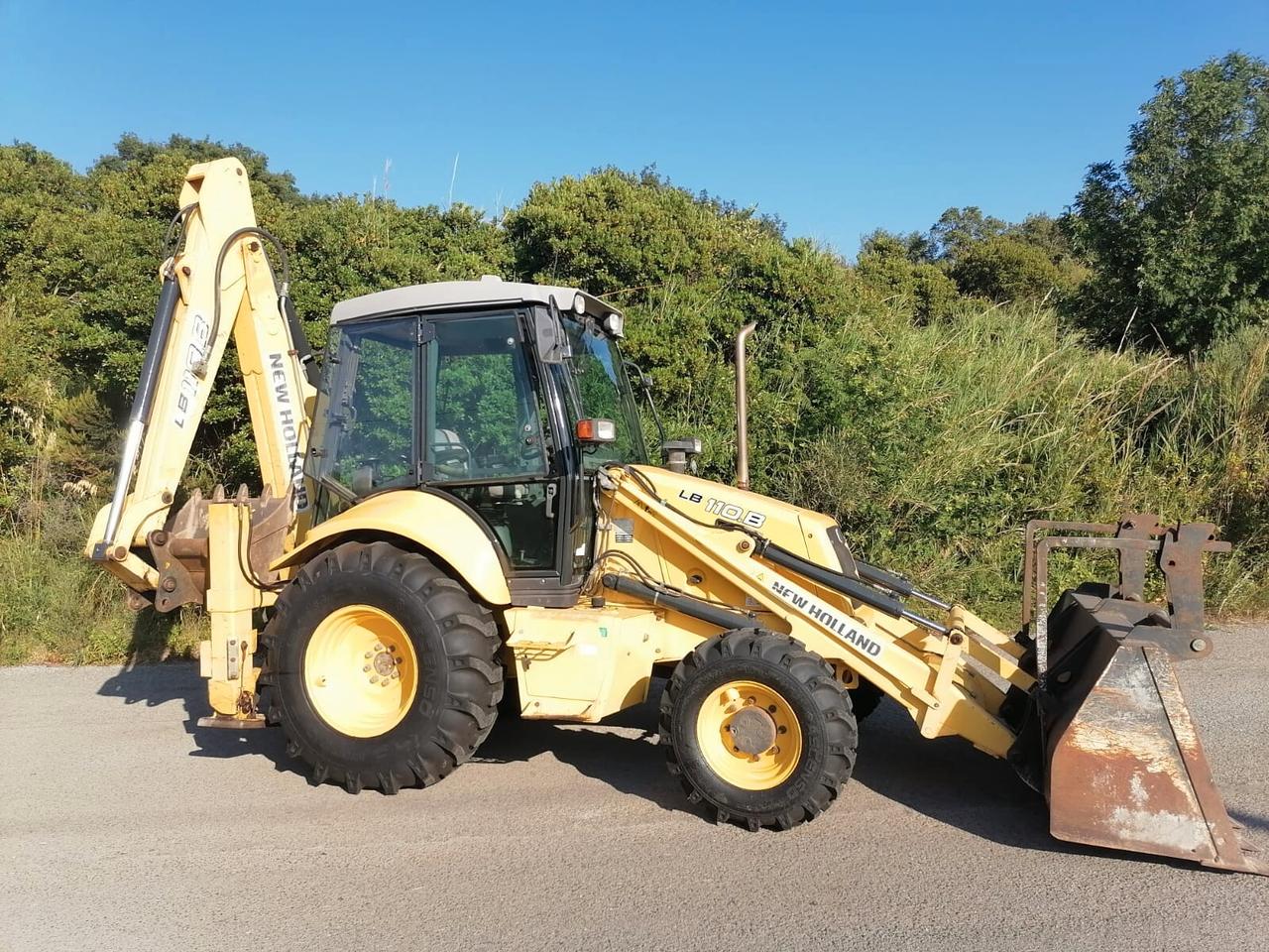 Terna Seminuova New-Holland LB110 B