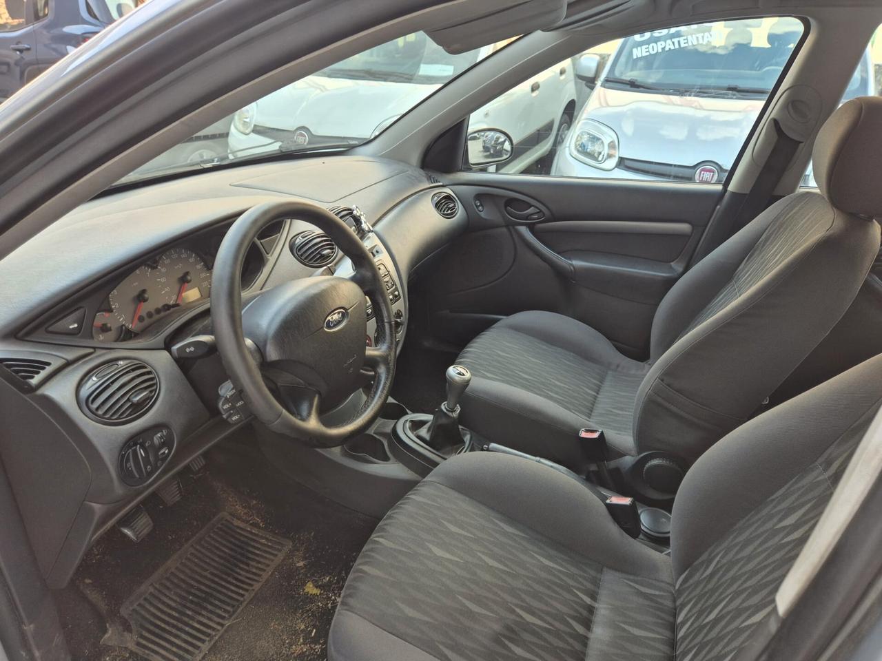 Ford Focus 1.6i 16V 5p. - GANCIO TRAINO