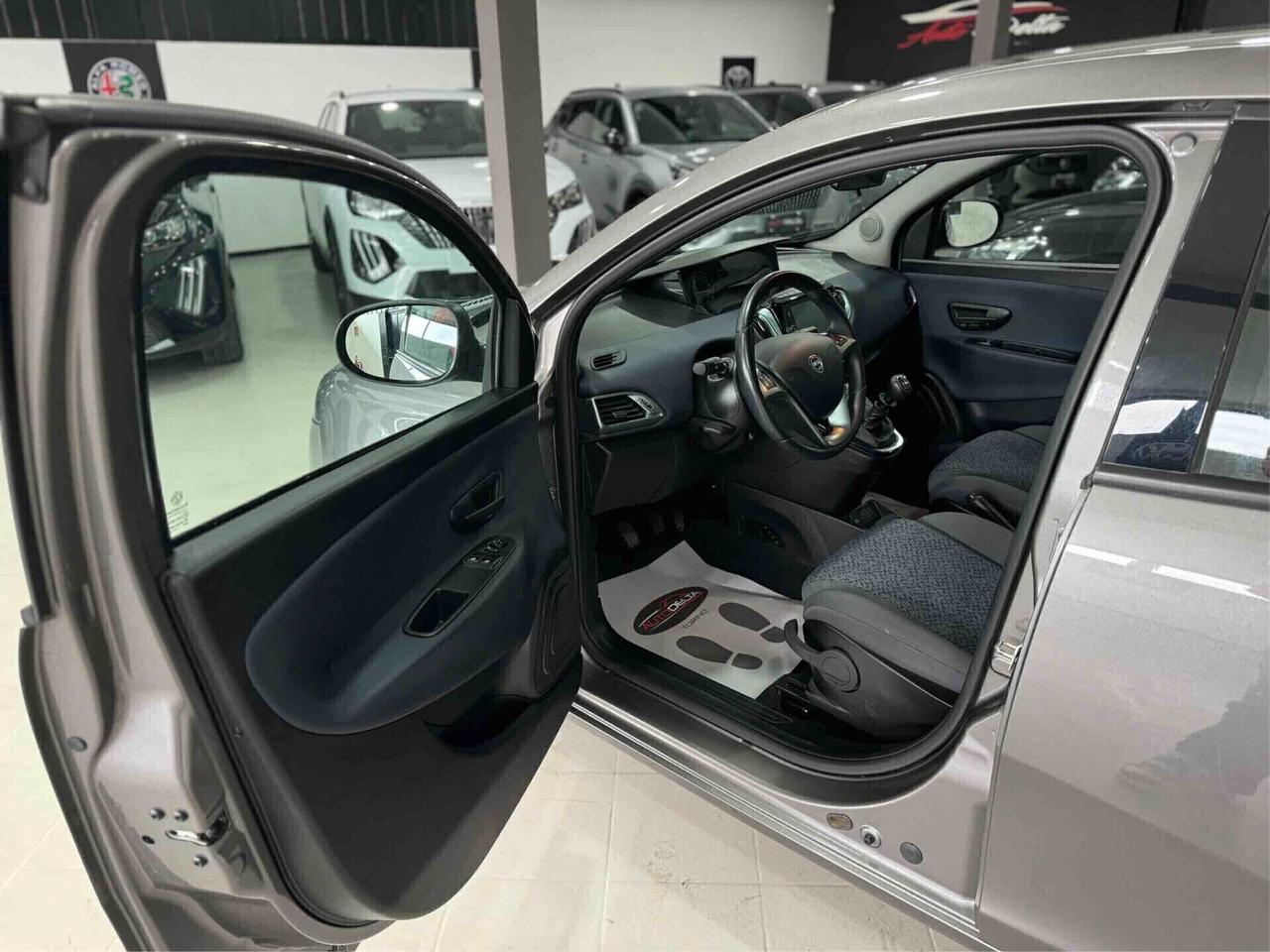 Lancia Ypsilon 1.0 FireFly 5 porte S&S Hybrid Alberta Ferretti